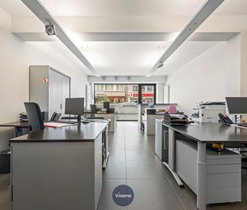 Handelsgelijkvloers met woonst Te koop Oostende