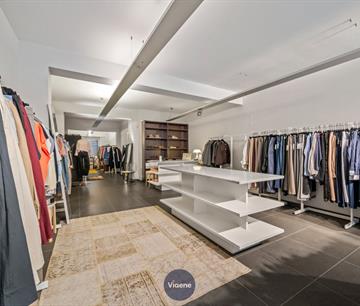 Handelsgelijkvloers met woonst Te koop Oostende