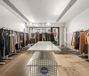 Handelsgelijkvloers met woonst Te koop Oostende